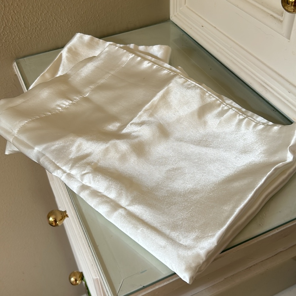 NWOT Satiny Pillow Cases